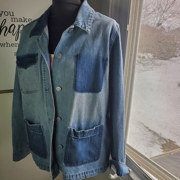 Old Navy Jean Jacket, Distressed with Pocket Blocking Size Large - Picture 2 of 11